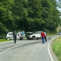 Teška saobraćajna nesreća u BiH: Jedna osoba poginula, tri povređene u sudaru 2 automobila