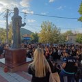 (FOTO) Na severu Kosova pale sveće za poginule Srbe osumnjičene za napad