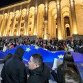 Tbilisi: Demonstranti postavljaju barikade, predsednik Gruzije apeluje na obustavu razbijanja protesta