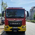 Drama u Surčinu: Čovek zarobljen u silosu, vatrogasci i policija na terenu