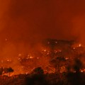 (VIDEO) Vatrogasci se i dalje bore s vatrom u Dalmaciji: Požar krenuo prema Makarskoj