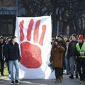 Kolona studenata stigla ispred zgrade RTV-a, dočekali ih zaposleni