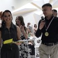 Bivši učenici Pravno-poslovne škole iz Niša zadali domaći zadatak svim ostalim školama: Matura pretvorena u veče…