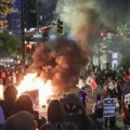 Gubi se kontrola nad protestima Demonstranti nikad agresivniji, Tramp peni od besa: On je kriv za sve