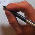 "Mesecima joj se udvara": Rečenica posvađala Srbe, svi raspravljaju o padežu prve reči