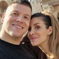 Svi se pitaju da li joj je zadnjica stvarno prirodna: Slobina žena obukla helanke u teretani i ostavila sve u čudu - izgleda…