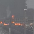 (VIDEO) Nesreća u Sloveniji, zatvoren autoput u oba smera: Sudar kombija i cisterne Petrola, veliki požar