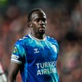 Šerif ne da titulu! Golovima razbio Galatu i ostavio Fener u igri