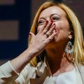 Šta se krije iza fotografije Đorđe Meloni u donjem vešu? Premijerka Italije osula paljbu