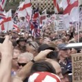 Englezi ustali protiv vlade: Stotine hiljada ljudi krenule ka Dauning stitu (video)