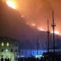Ima povređenih u Omišu, ljudi beže kako mogu Sirene odjekuju Hrvatskom, vatra guta sve pred sobom: Snimci sa lica mesta su…