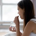 Nesvesne teških posledica Tinejdžerke se kljukaju pilulama za dan posle, koje se piju najkasnije 72 sata nakon nezaštićenog…