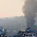 VIDEO: Kamion se zapalio na auto-putu kod Beograda, saobraćaj obustavljen u oba smera