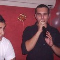 Kumovi ukrstili glasove: Lazić i Vujić snimaju duet, a pogledajte njihove zajedničke fotografije iz mlađih dana