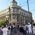 Успостављен саобрац́ај испред Владе Србије после протеста