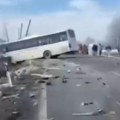 Vozač kamiona (34) u komi: Kakvo je stanje povređenih u teškom sudaru autobusa i kamiona u Zaklopači kod Kraljeva