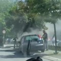 (Foto, video) drama na vidikovcu: Zapalio se automobil, vatrogasci upravo stižu na lice mesta