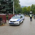 Jeziva sadržina mejlova poslatih u 7 ujutru u 807 škola: "Ljudi su pacovi, bomba će eksplodirati"