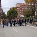 Pogledajte nepreglednu kolonu Srba u Severnoj Mitrovici koji idu na glasanje