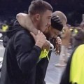 Karlika Džounsa izneli sa parketa: Zabrinjavajuća scena u Areni, nije mogao da se osloni na nogu