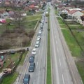 (VIDEO) Kolona automobila na izlasku iz Kragujevca koja kreće za Orašac
