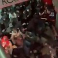 Žestoka tuča navijača i policije u hodniku Arene (VIDEO)