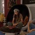 Mila Jovović kao hipi devojka, a Rene Zelveger u nepotpisanoj ulozi: 5 zanimljivosti o filmu koji je stvorio zvezde i osvojio…