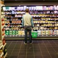 Lik snimio supermarket u Barseloni da nam pokaže „kakvi smo mi idioti“