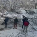 "Po 16 sati su na terenu, na izmaku su: Snage!" Sneg napravio haos po Srbiji, smetovi skoro metar, ljudi bez struje već treći…