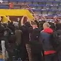 Tuča navijača na utakmici Crvene zvezde u republici srpskoj: Policija reagovala, povređen i jedan rukometaš! (video)