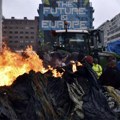 Novi protest poljoprivrednika u Briselu: Zatvoreni putevi i tuneli, gorelo na ulicama, ustali i u Poljskoj (foto, video)