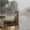 "Smrklo se kao da je noć"! Jako nevreme pogodilo Novi Pazar, oluja čupala drveće iz korena, ulicama tekle reke