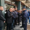 Poslanici i odbornici blokirali zgradu suda zbog tragedije u Novom Sadu