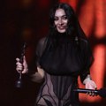 Pevačica Čarli XCX osvojila glavne nagrade na Brit Awards