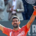 Đoković u finalu turnira u Ženevi, za 100. titulu protiv Hurkača (video)