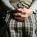 Lažno se predstavljala kao medicinska negovateljica starijim građanima pa ih pljačkala