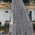 Delimično obustavljen gradski prevoz u Beogradu: Tramvaji i trolejbusi povučeni, kolima se ne može preko Brankovog mosta