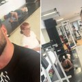 Adaktar se snimao u teretani dok vežba, svi gledaju u šoku: Majka u plenku, baba prednjači dok vežba bicepse