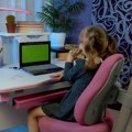 Roditelji precenjuju digitalne veštine dece, deca potcenjuju znanja roditelja i nastavnika