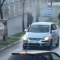(Узнемирујући снимак) рафали одјекују градом Полиција пуцала на бегунце након покушаја пљачке златаре