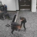 Isplivao novi snimak pokušaja atentata na Trampa: Obezbeđenje probijeno za četiri sekunde (video)