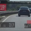 Vozio 244 km/h na auto-putu: Iz saobraćaja isključen vozač BMW-a sa švajcarskim tablicama
