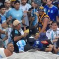 Žestok međusobni okršaj navijača Argentine na Mundijalu! Sevale pesnice, nema šta nije letelo... Policija imala pune ruke…