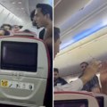 Putnik hteo da otvori izlaz za vanredne situacije u avionu: Drama na 10.000 metara, izbila žestoka tuča (video)