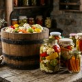Priprema zimnice na stari način: Najbolji domaći recept za tradicionalnu turšiju koja ostaje hrskava cele zime