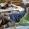Srbija i obrazovanje: „Svi smo zbunjeni“, reakcije učenika, roditelja i nastavnika povodom ubrzanog kraja školske godine