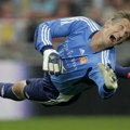 Van der Sar ostaje na intenzivnoj nezi, ali nije životno ugrožen