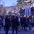„Hvala što pokazujete da nema straha“: Nekoliko stotina Vranjanaca na tribini ProGlasa na otvorenom