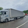 Na Jarinju obustavljen saobraćaj kamionima sa robom iz Srbije