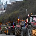 Farmeri blokirali saobraćaj u Pragu: Stotine traktora u gradu, protive se agro politici EU (foto)